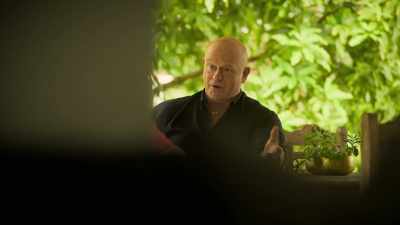 - It's quite odd that for a murder,
you got 17 months, - Ross Kemp: Mafia and Britain