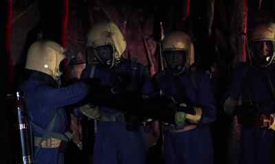 - It's ready, sir.
- All right, let him have it. - Journey to the Seventh Planet