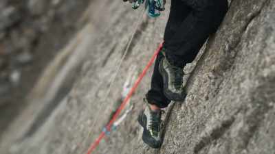 It's really intricate
climbing. - Edge of the Earth
