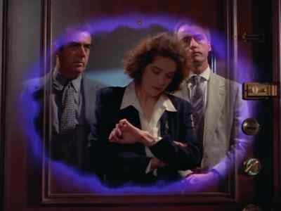 - It's Reed.
- How do you know? - Lois & Clark: The New Adventures of Superman