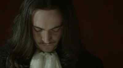         It's ridiculous.
        -It is passable. - Versailles
