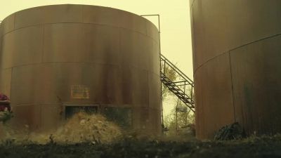 It's rusted shut. - Fear the Walking Dead