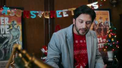 It's s-s-s-script. - Home Sweet Christmas