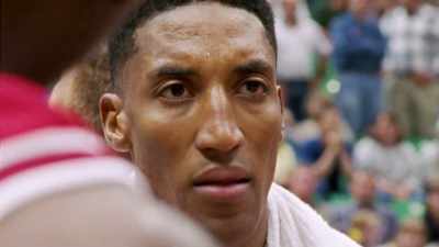 It's Scottie
back to Michael. Russell's on him. - The Last Dance