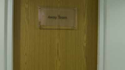 It's simple, guys. Hang up
and in two days we have another game. - All or Nothing: Manchester City