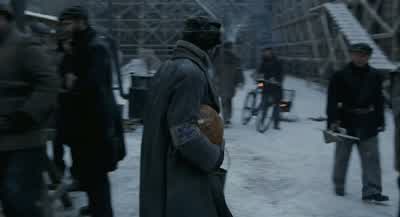 It's so cold. - The Pianist