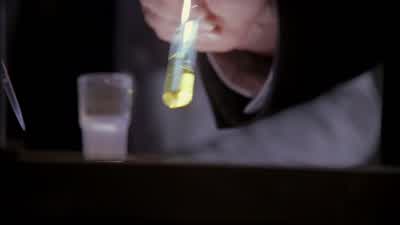 It's still yellow. - House
