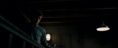 - It's stuck. - The Autopsy of Jane Doe