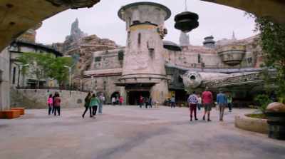 It's such a mind-blowing experience
to take something - Star Wars: Galaxy's Edge - Adventure Awaits