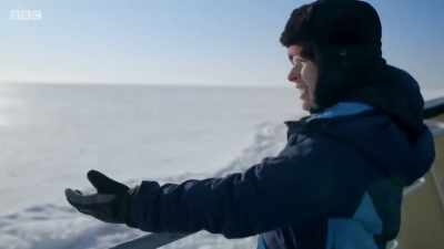 It's such an incredible scene. Look. - Last Woman on Earth with Sara Pascoe