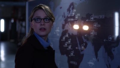 It's Supergirl. - Supergirl