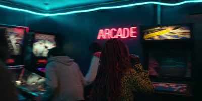 It's the 1979 original version
of Asteroids. - Harlem