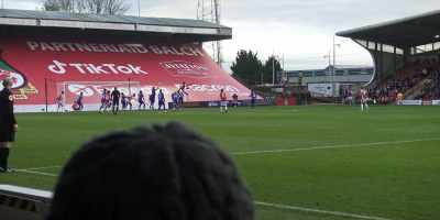 It's the 35th minute,
and it's currently 0-0. - Welcome to Wrexham