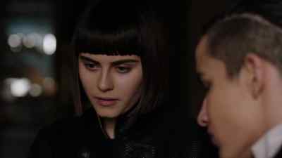 It's the city on my pendant. - Into the Badlands