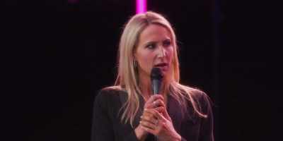 It's the correct pronunciation.
I don't know how to spell it, but it is... - Nikki Glaser: Bangin'