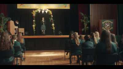 ♪ It's the heart ♪ - Derry Girls