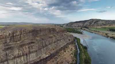 It's the longest
free-flowing river - Epic Yellowstone