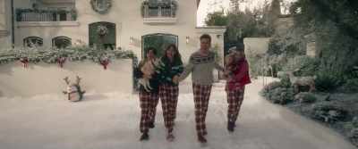 ♪ It's the most wonderful time ♪ - Family Switch