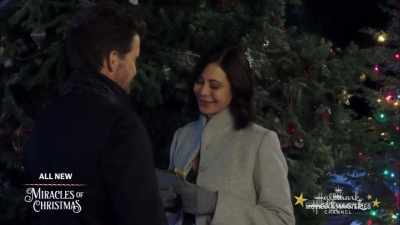 It's the perfect
wedding picture I wanted. - Meet Me at Christmas
