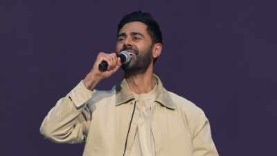 It's the Scholastic Book Fair! - Hasan Minhaj: The King's Jester