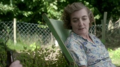 It's the sitting down.
Don't suit you. - Call the Midwife