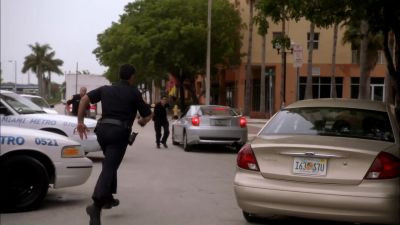 - It's them!
- [ Tires Squealing ] - Burn Notice