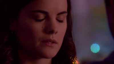 It's too loud. - Kyle XY