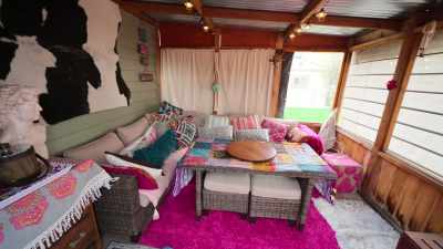 It's totally good,
and it actually has a lovely tin roof, - How To Build a Sex Room