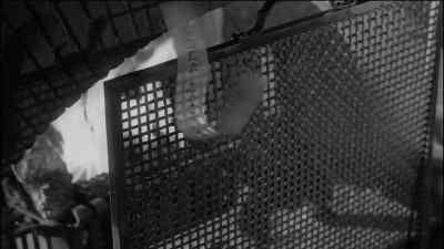 - It's trying to escape!
- It's just the wind. - Curse of the Demon