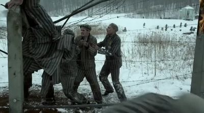 - It's your turn, go!
- I can't! I can't! I can't! - The Strain