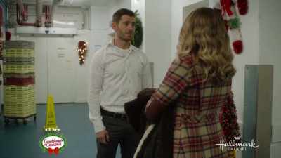 It's, um, it's a statement
and a question. - A Royal Queens Christmas