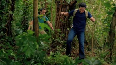 It's up here. - Hawaii Five-0