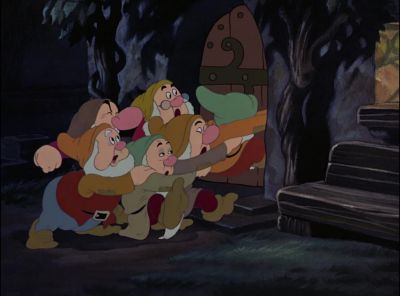 -It's after us.
-Don't let it out. - Snow White and the Seven Dwarfs