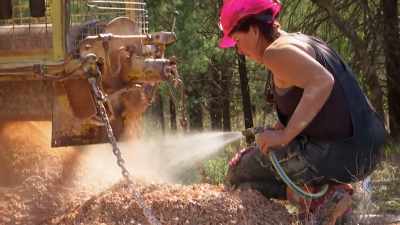 It's used to wash off
the clay and mud, - Outback Opal Hunters