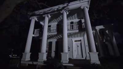 It's very nice and southern-looking,
you know. - Ghost Brothers: Lights Out
