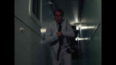 - It's very tiny.
- This is ridiculous. I can't see... - Kolchak: The Night Stalker