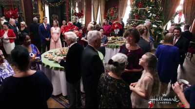 - It's very well-organized.
- It is. - Christmas at the Palace