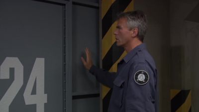 - It's warm.
- Fire? - Stargate SG-1