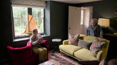 -- It's so warm and lovely. - Extraordinary Escapes with Sandi Toksvig