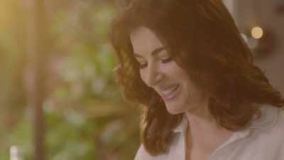 It's this watery bit of white
that, when you poach it, - Nigella: At My Table
