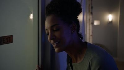 It's Willow. Can I come in? - 9-1-1