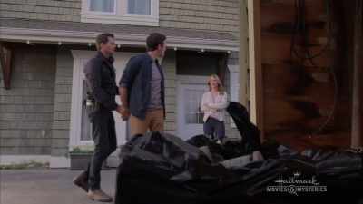 It's wiped clean. - Mystery 101: Playing Dead