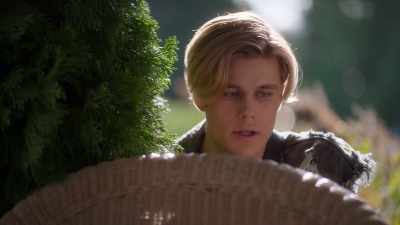It's even worse because when he died,
he... left on bad terms. - Julie and the Phantoms