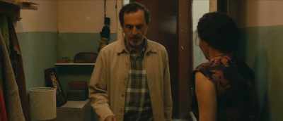 -It's you, come in.
-How are you? - My Happy Family