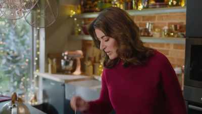 I've always roasted duck
in a two-stage operation, - Nigella: At My Table