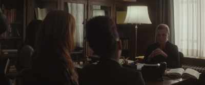 I've been texting her all day,
but I think her phone is off. - Seance