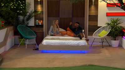 I've been told that
I was, like, easy option, - Love Island
