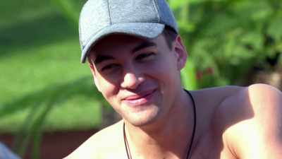 >> I'VE BEEN VIBING WITH
ELIZABETH REALLY WELL. - Love Island