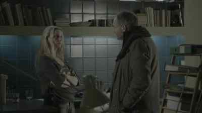 - I've borrowed one of your towels.
- That's OK. - The Bridge