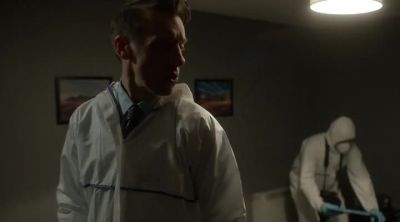I've got a firearm in here.
No-one enter. - Line of Duty
